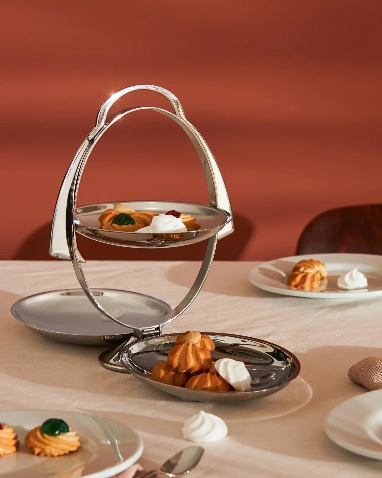 Anna Gong Folding Cake Stand