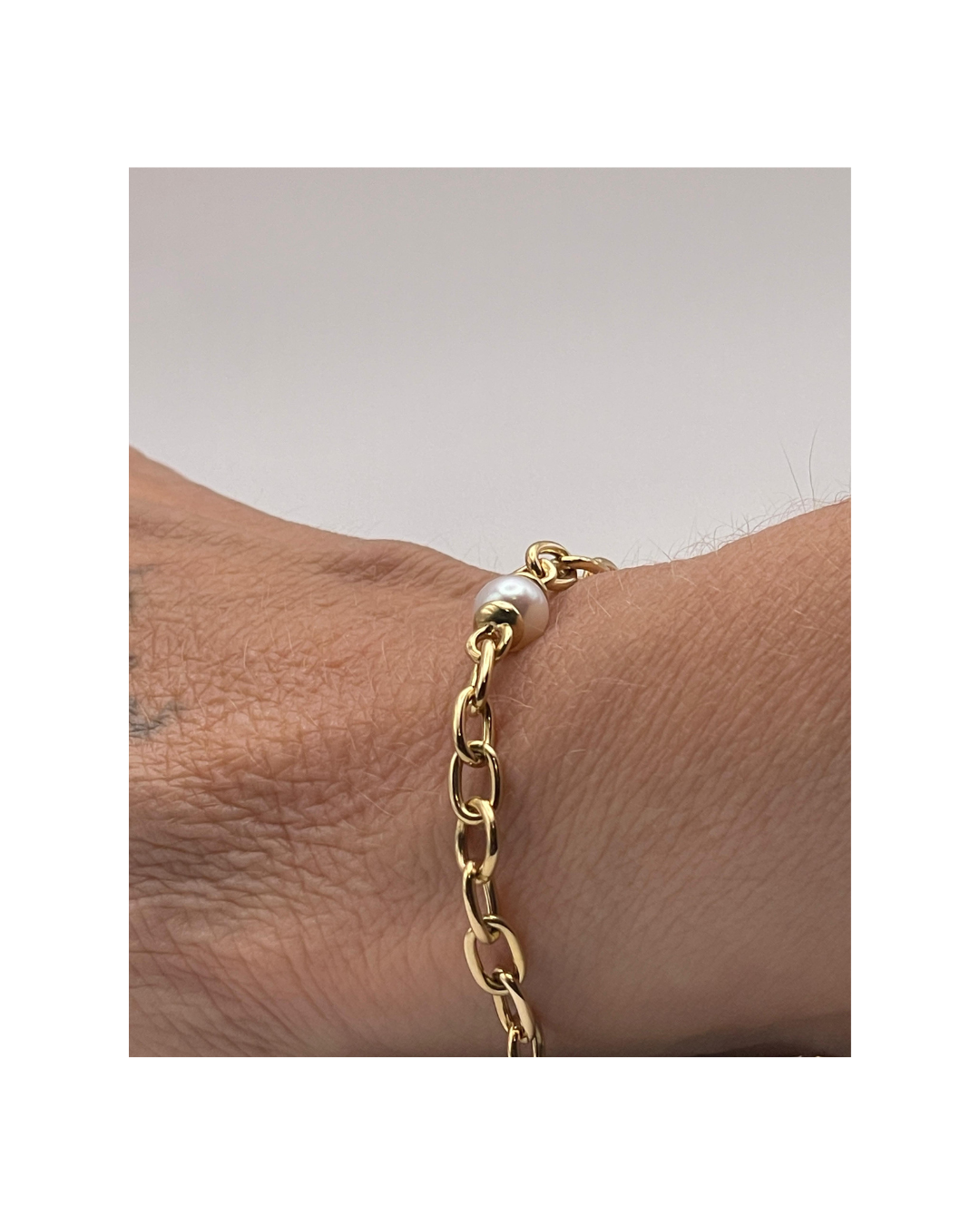 Gold Bracelet With Pearl